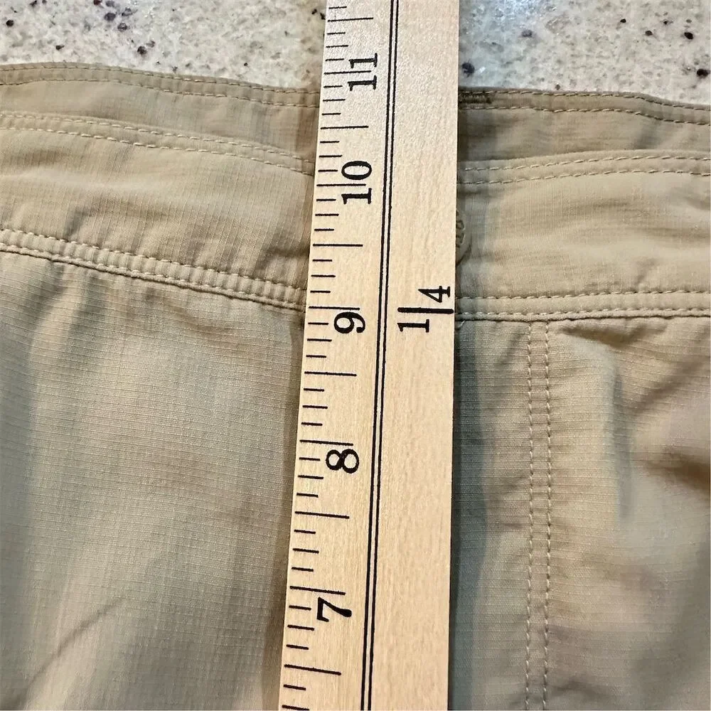 The North Face Men's Beige Cargo Shorts Size 35” Casual‎ Lightweight